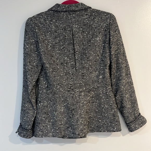 Lauren Taylor suit with bouclay fabric and tie front. Perfect condition - Picture 4 of 5